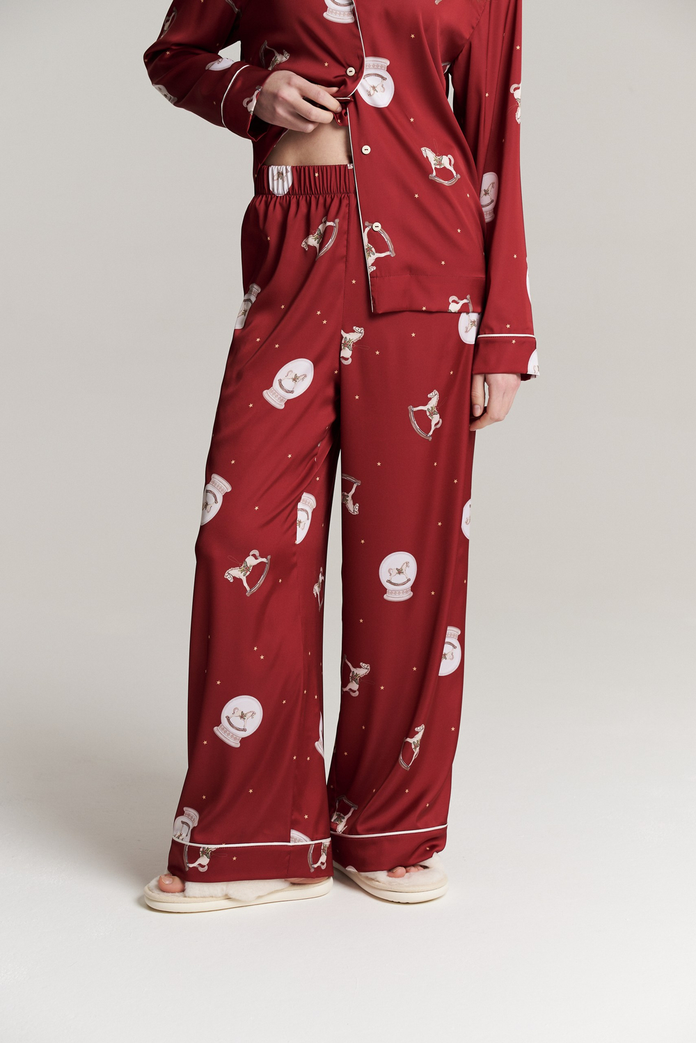 Костюм двойка с лошадьми - S размер