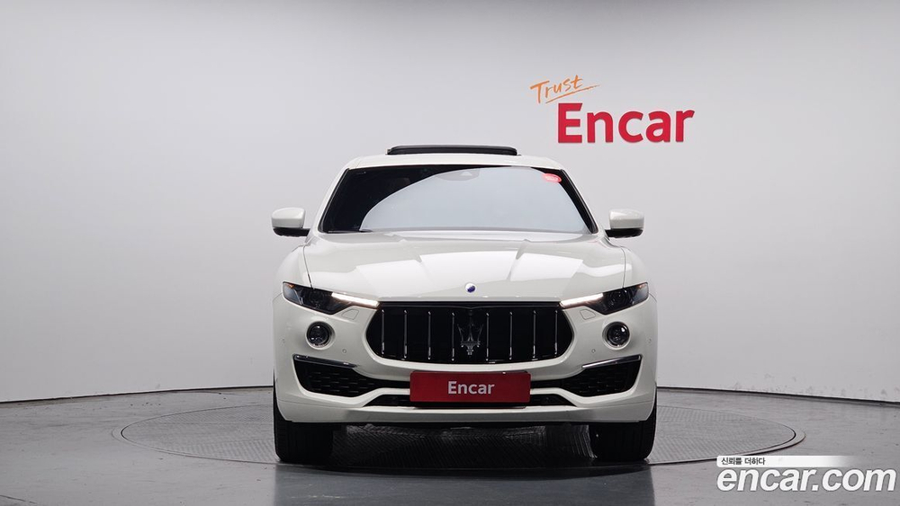 Maserati Levante 3.0 Дизель AWD GranLusso (12.2019)