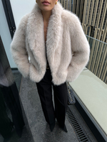 Шуба из эко-меха укороченная кремовая