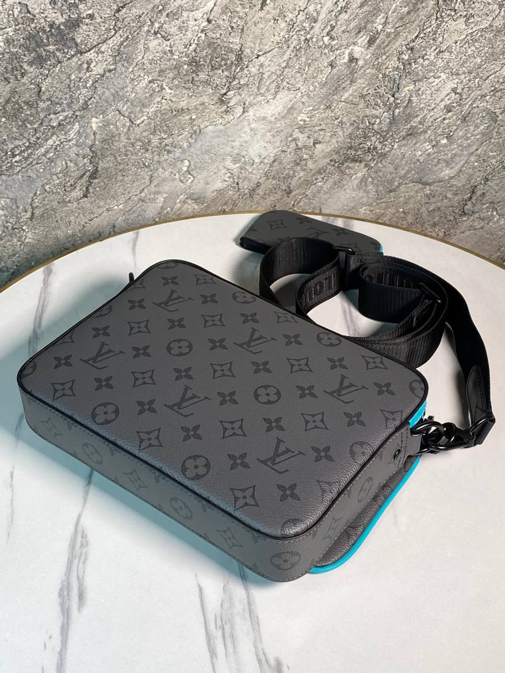 Сумка-мессенжер Louis Vuitton