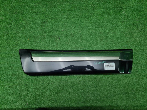 Накладка двери правая Land Cruiser 200 (2012-2015)