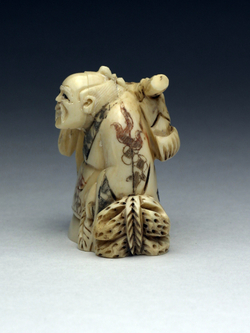 Нэцкэ Рыбак с карпом