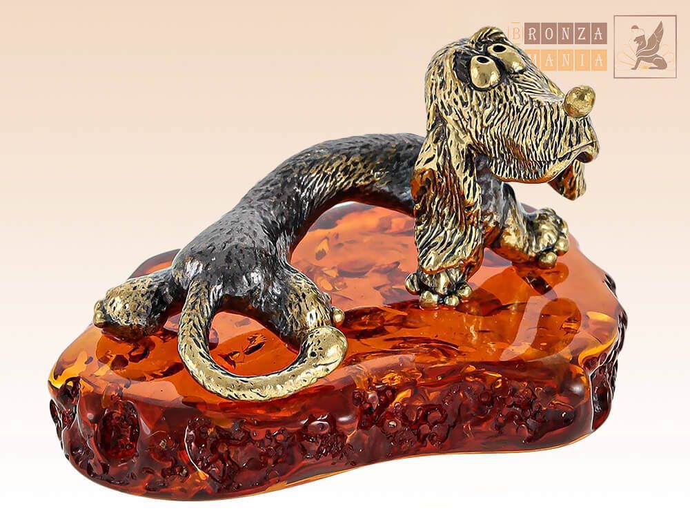 фигурка Собака Бассет на янтаре