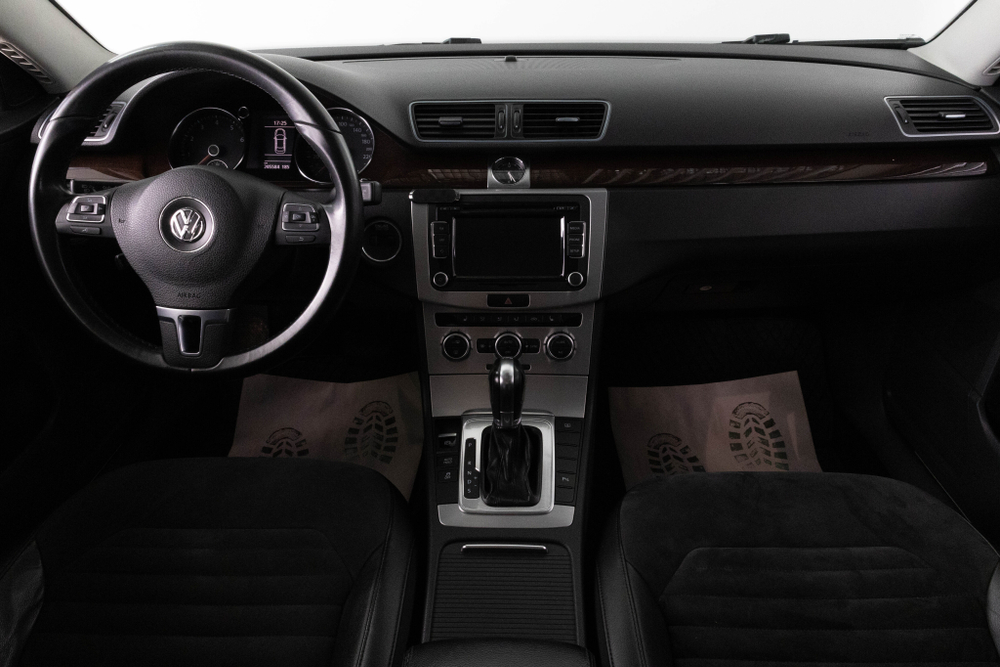 Volkswagen Passat, 2012 год