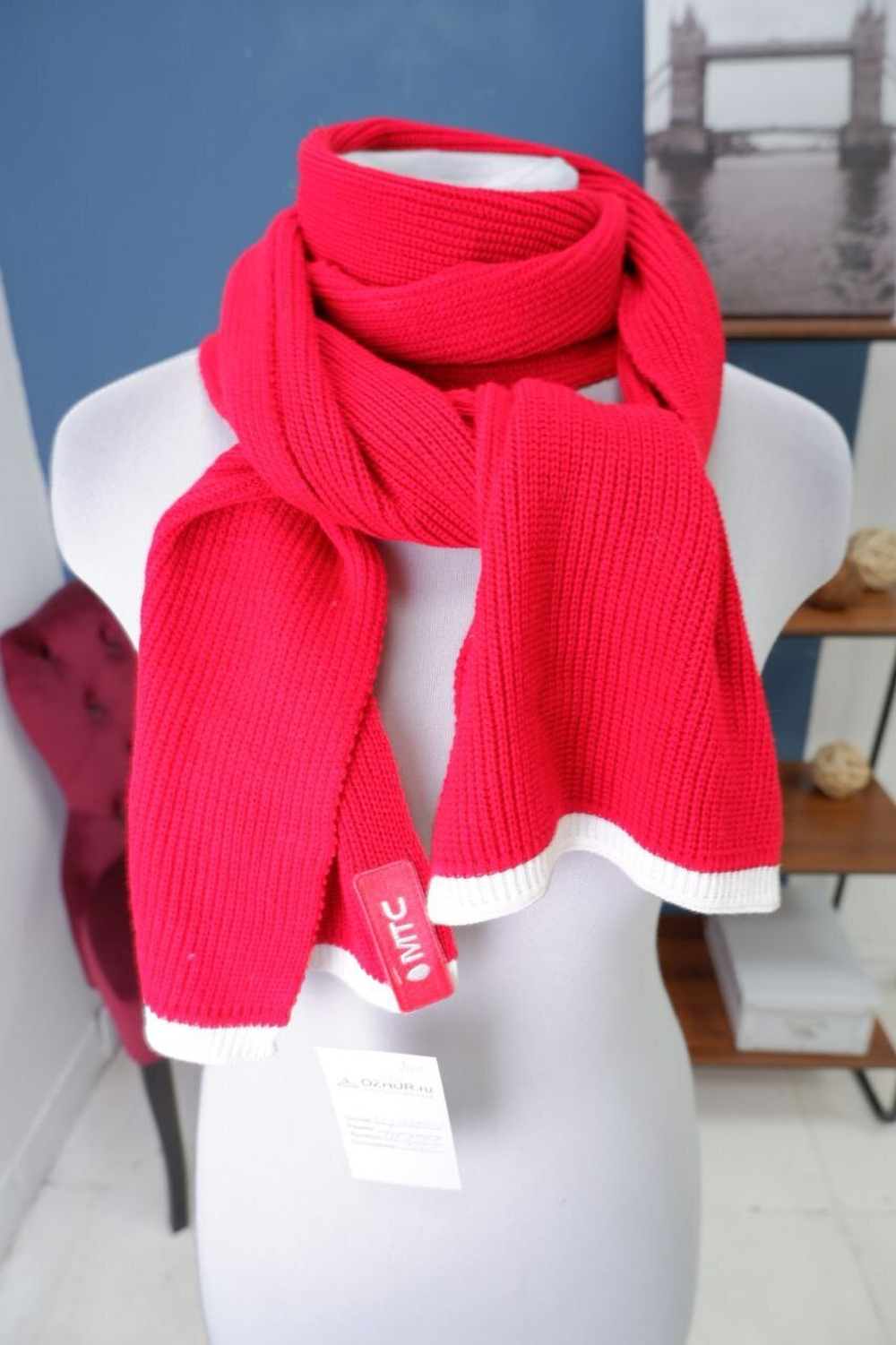 Шарф яркий с логотипом МТС