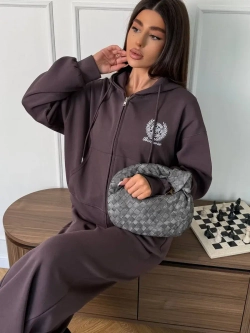Спортивный костюм на весну с капюшоном