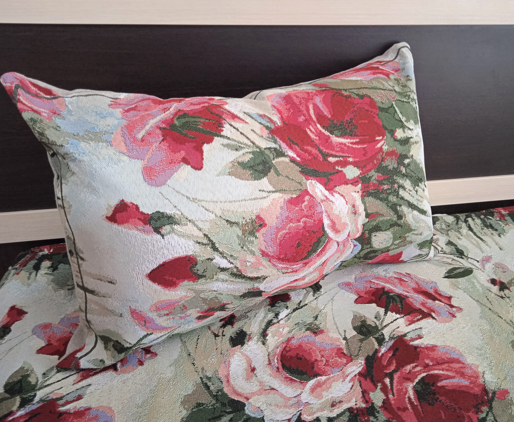 Декоративный гобеленовый чехол для интерьерной подушки Акварельные розы 37*58