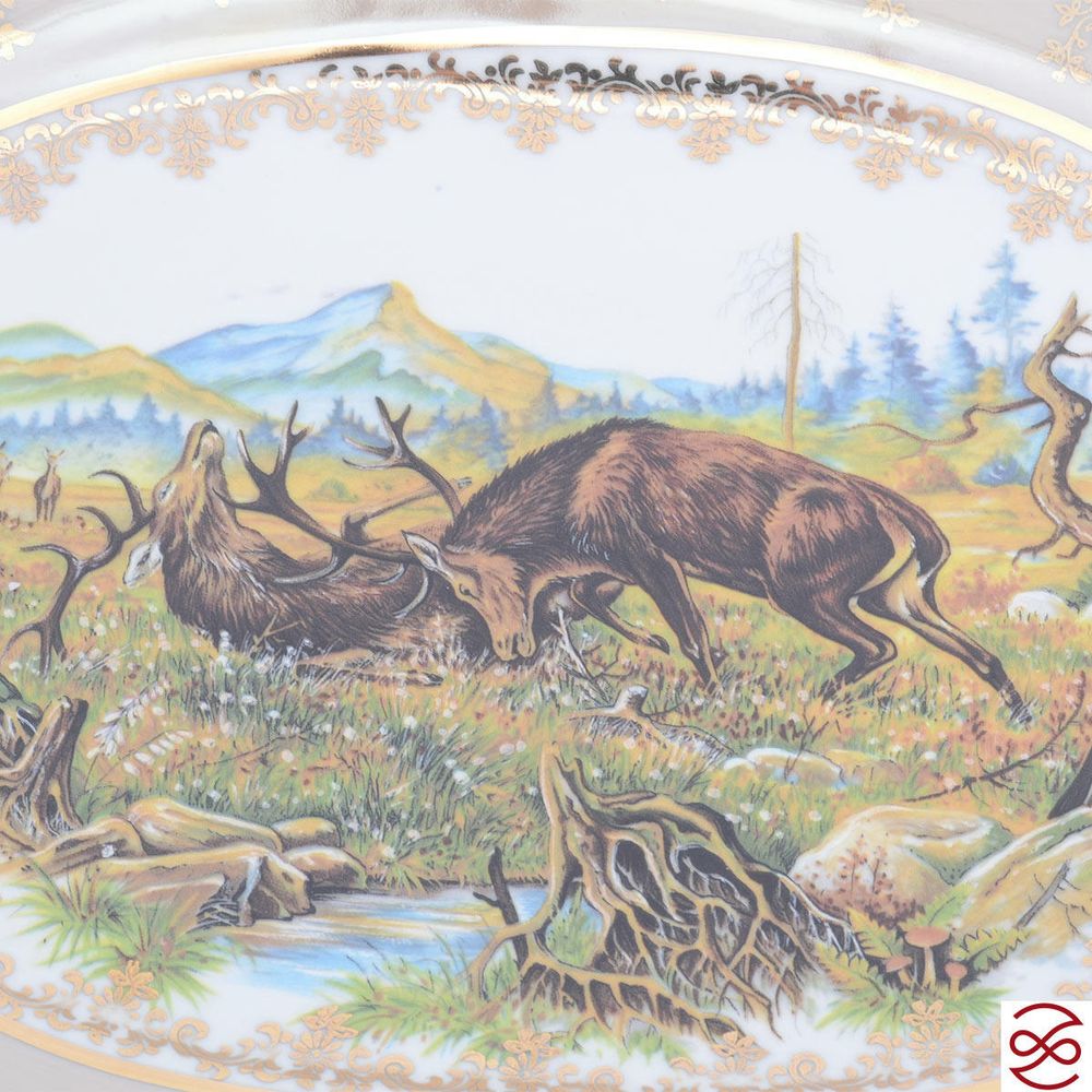 Блюдо овальное на ноге Queen's Crown Aristokrat Охота бежевая 36 см