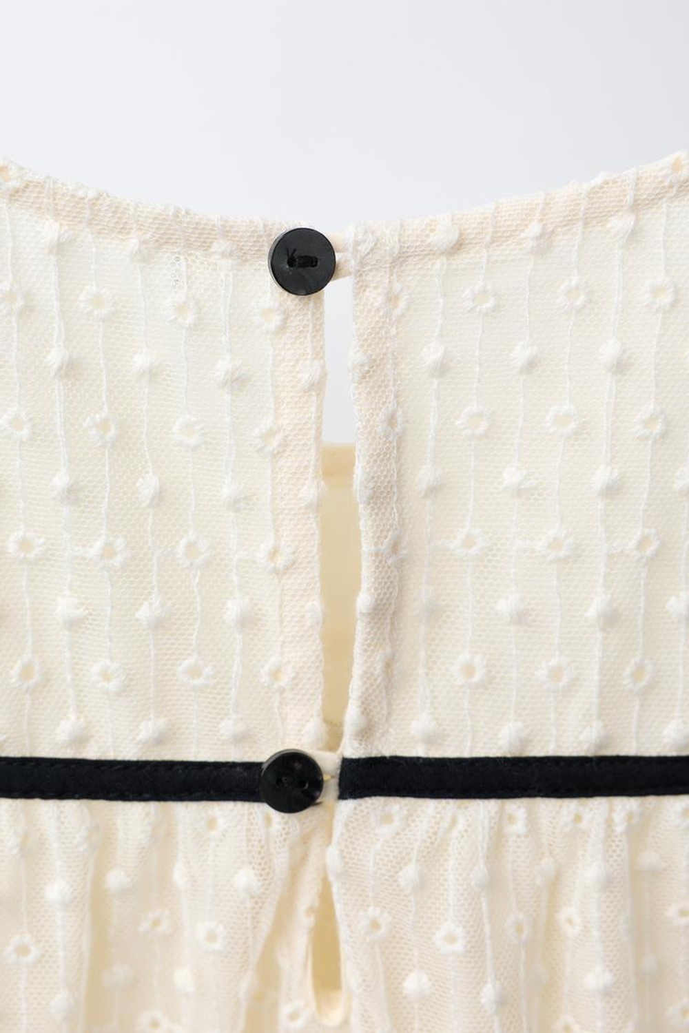 ZARA ПЛАТЬЕ С ВЫШИВКОЙ И БАНТАМИ, ЭКРЮ