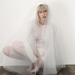 Фата белая на ободке