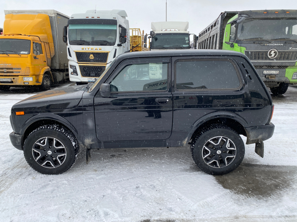 LADA 4X4 Niva Legend 3 дв. Urban 24 1.7 5МТ