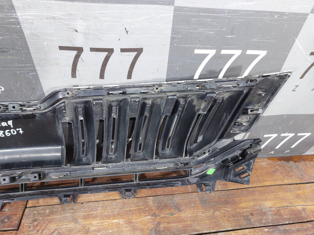 Решетка радиатора Skoda Kodiaq 16-22 Б/У Оригинал 565853653A