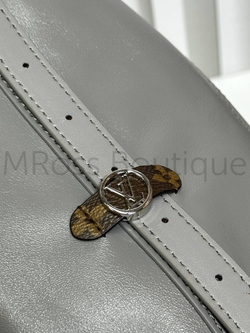 Серая кожаная сумка Louis Vuitton Carry All Dark через плечо