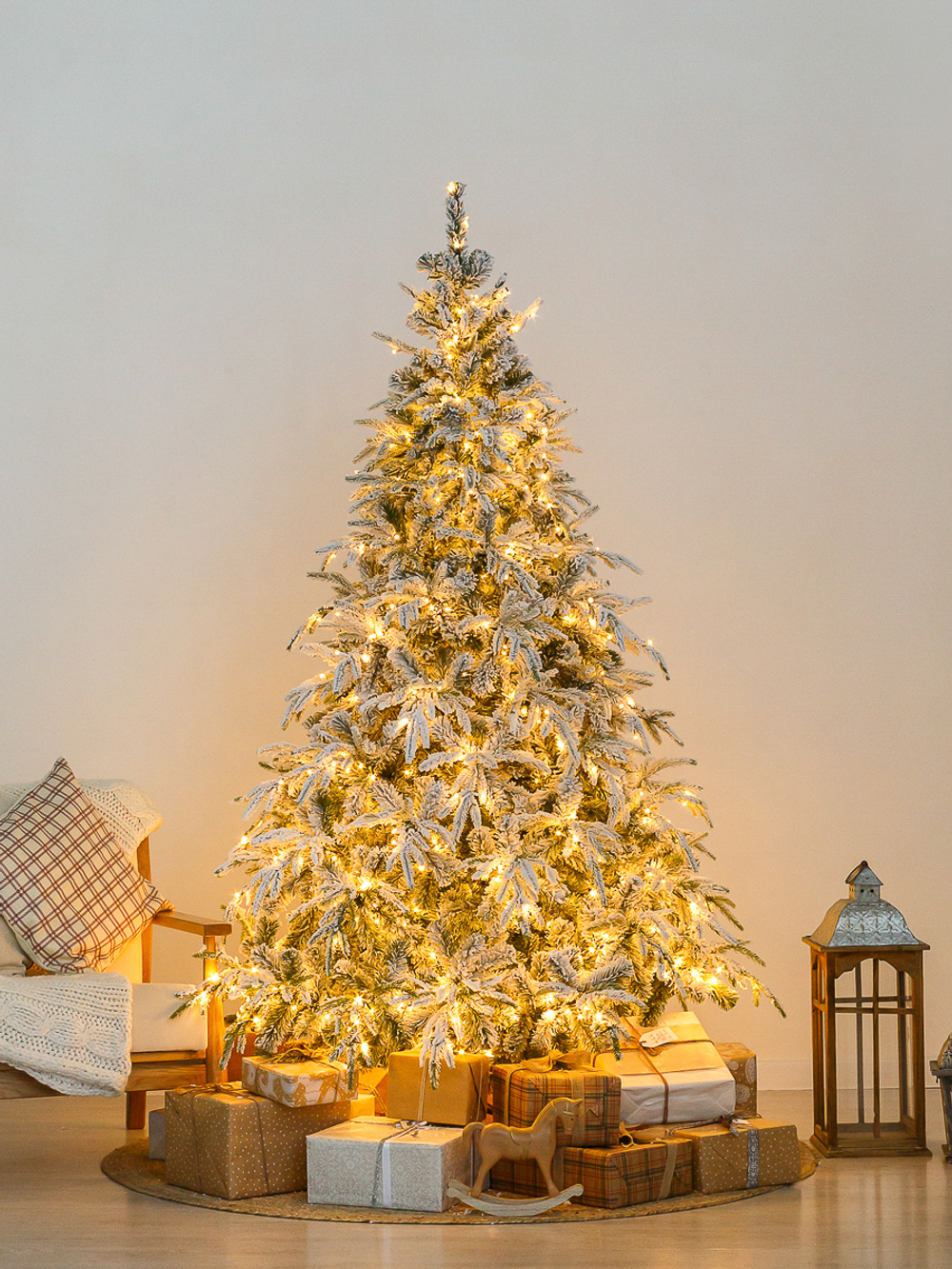 Искусственная елка Форесто с лампочками, заснеженная 1,5 м. комби