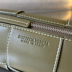 Bottega Veneta Small Canette 21 cm