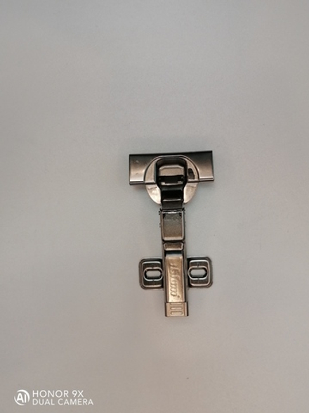 Петля полунакладная угол открытия 110* с доводчиком(71В3650)