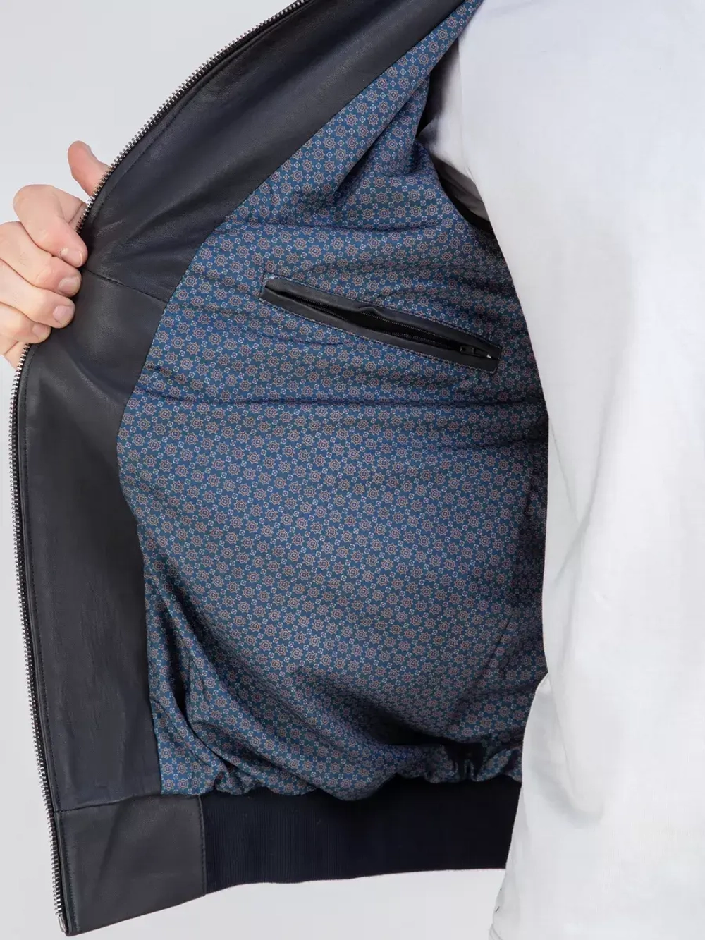 Куртка кожаная демисезонная с капюшоном Турция