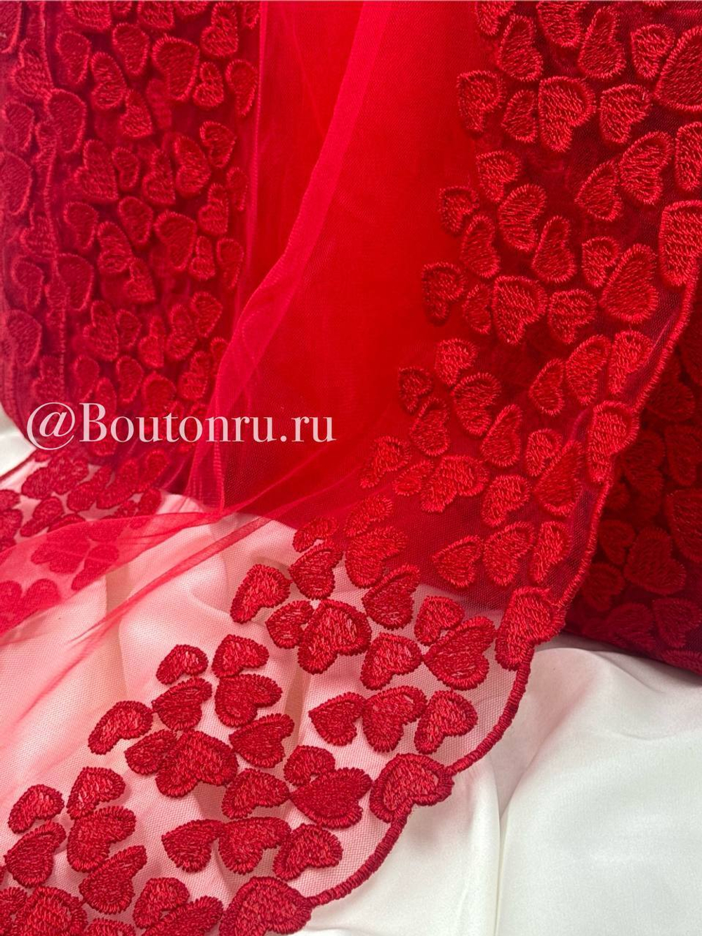 Кружево красное с вышитыми сердцами 260 мм