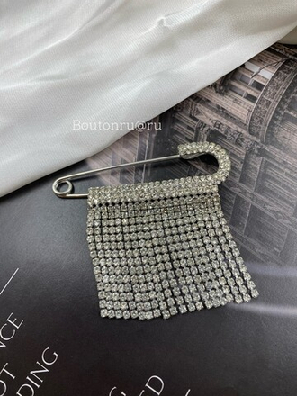 Брошь серебристая "Булавка" со стразовой бахромой