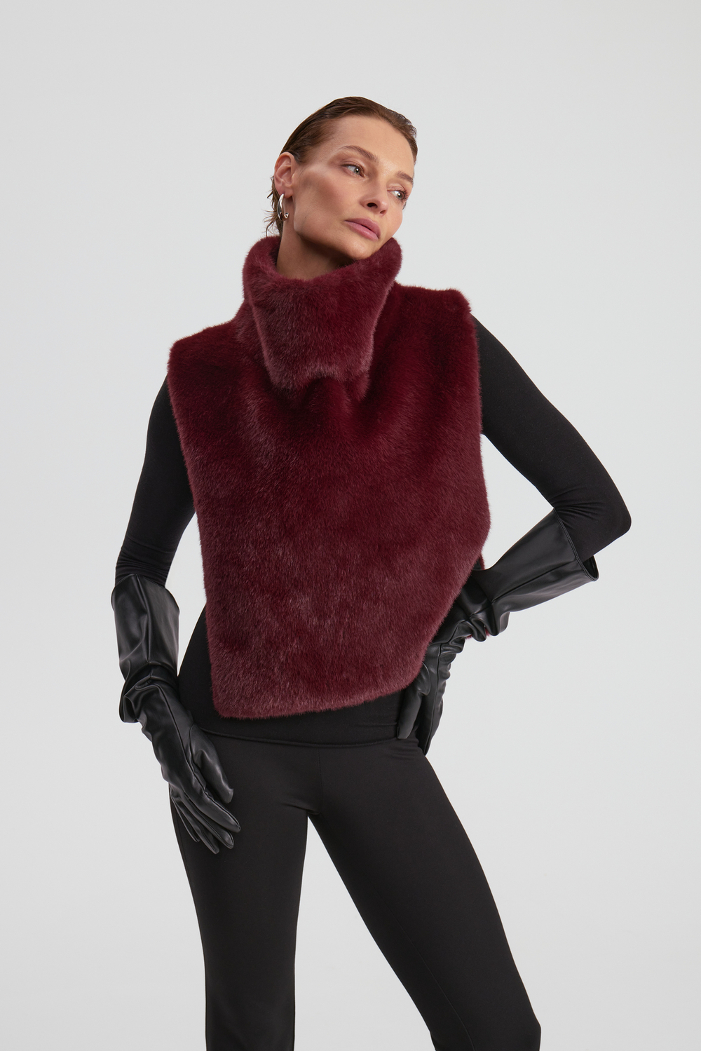 Манишка из эко-меха бордо