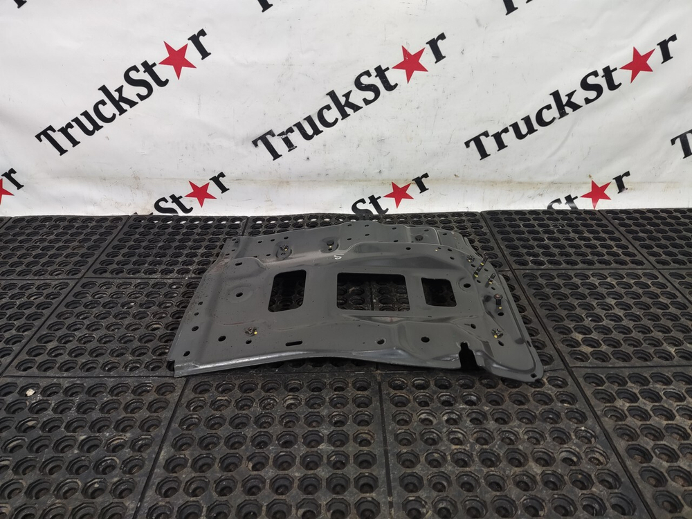 Кронштейн подножки правой 2020г.