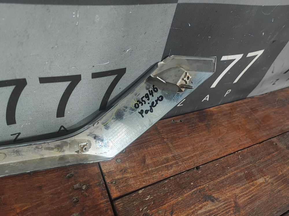 Накладка переднего бампера Pajero Sport 3 15-21 Б/У Оригинал 6407A153