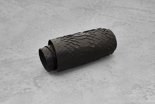 Кожа змеи 940х65-95мм (черная матовая)