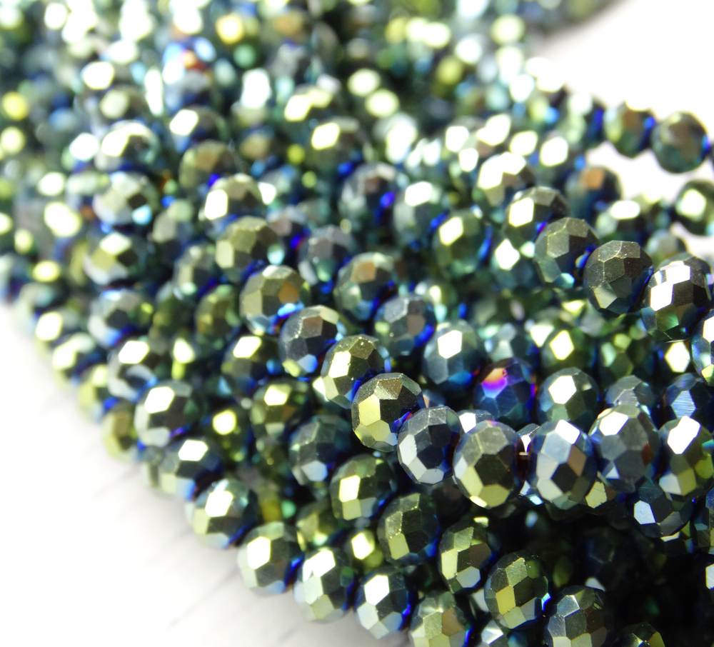 Хрустальные бусины "рондель", комплект из трех цветов: зеленый металлик, разноцветный металлик, фиолетовый металлик, размер: 2х3 мм, общее количество: 290-300 бусин.