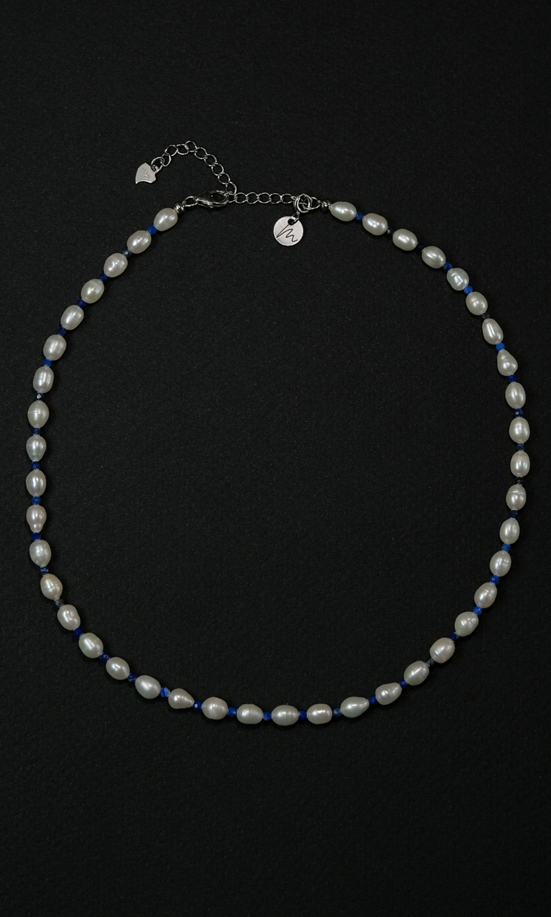 Чокер "Memo about Summer" из жемчуга рис с лазуритом 33-38 см