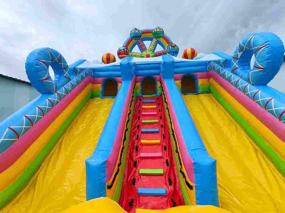 Коммерческий надувной батут «Парк развлечений 2» 10*6*6 м