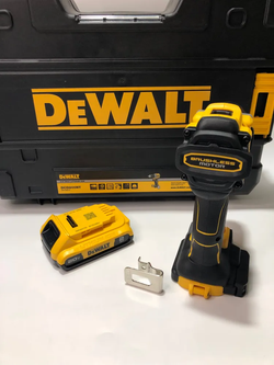 Дрель шуруповерт DeWalt DCD800 с Акб 2 ah