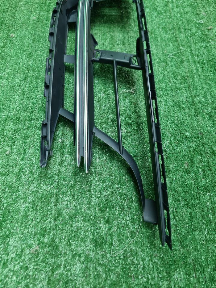 Решетка переднего бампера левая Audi A8 4 D5 17-22