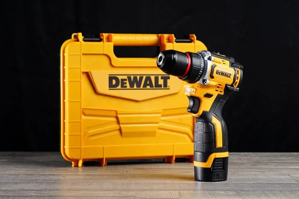 Шуруповерт, 18 В, 4500 Нм, 2 АКБ