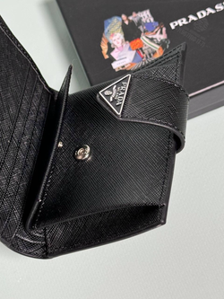 Кошелёк Prada