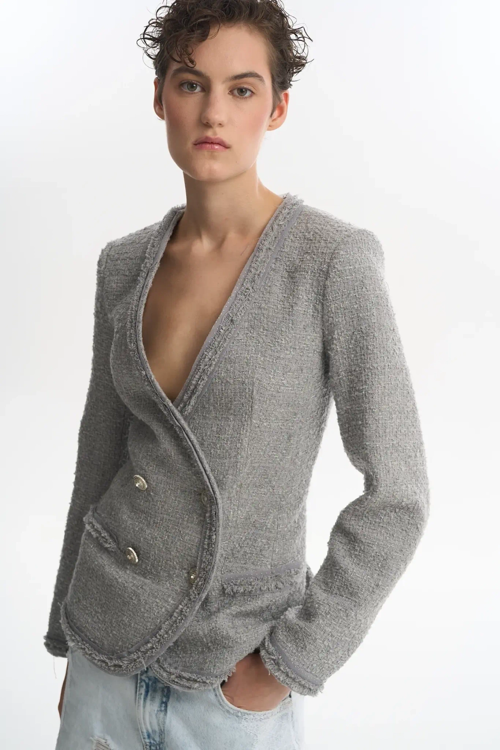 Приталенный жакет из серого твида