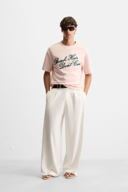 ZARA ФУТБОЛКА С ВЫШИТОЙ НАДПИСЬЮ, ЦВЕТ РОЗОВОГО ДЕРЕВА