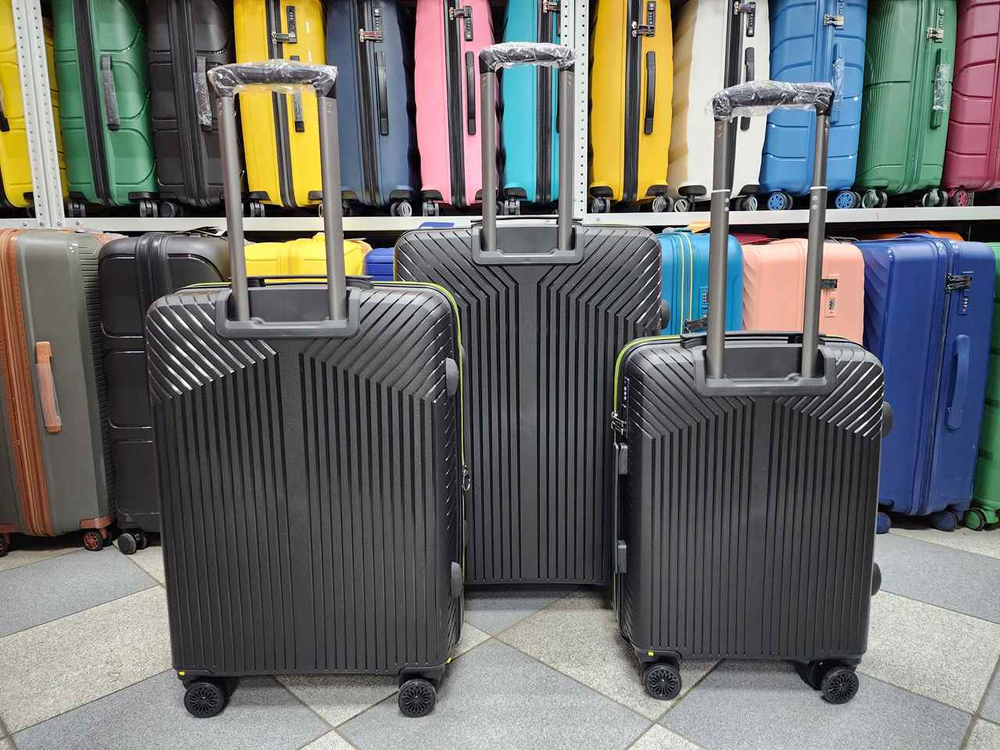 Чемодан Средний (М) полипропилен "Mironpan" съёмные колёса