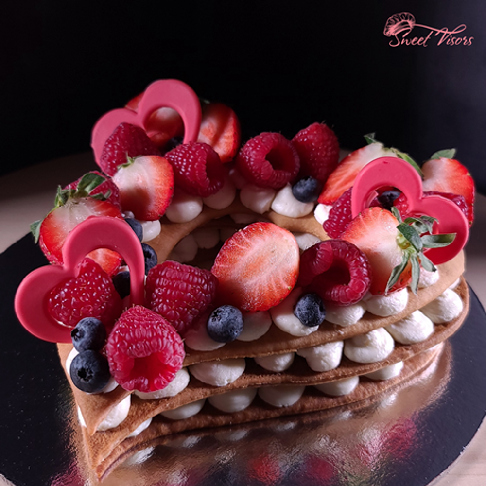 Торт для любимого сердце. Кондитерская Sweet Visors Сладкие Козырьки. Кондитер Светлана Дегтерева. Торты ручной работы на заказ в СПБ. Мы создаем сладкие истории на любой вкус.