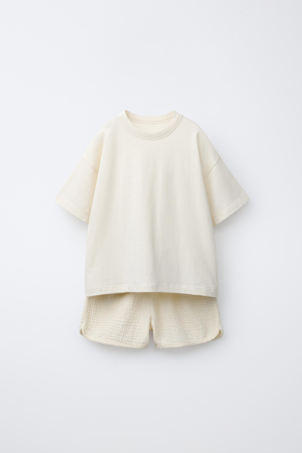 ZARA КОМПЛЕКТ ИЗ ФУТБОЛКИ И БЕРМУД, ЭКРЮ