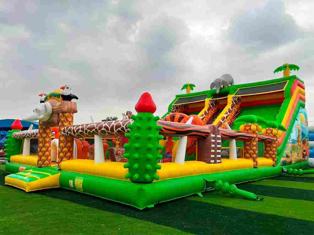 Коммерческий надувной батут «Сафари Ультра», 15*10*7,5 м