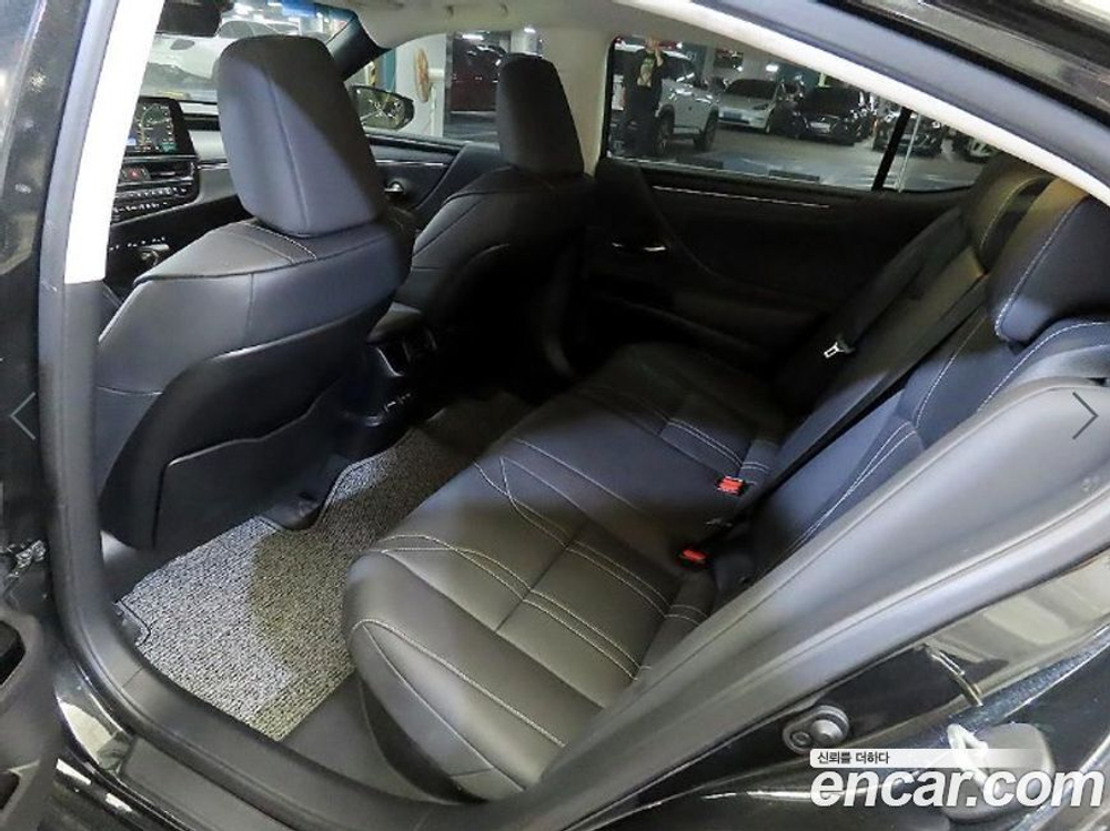 Lexus ES300h 7 Generation Luxury Plus (09.2023)