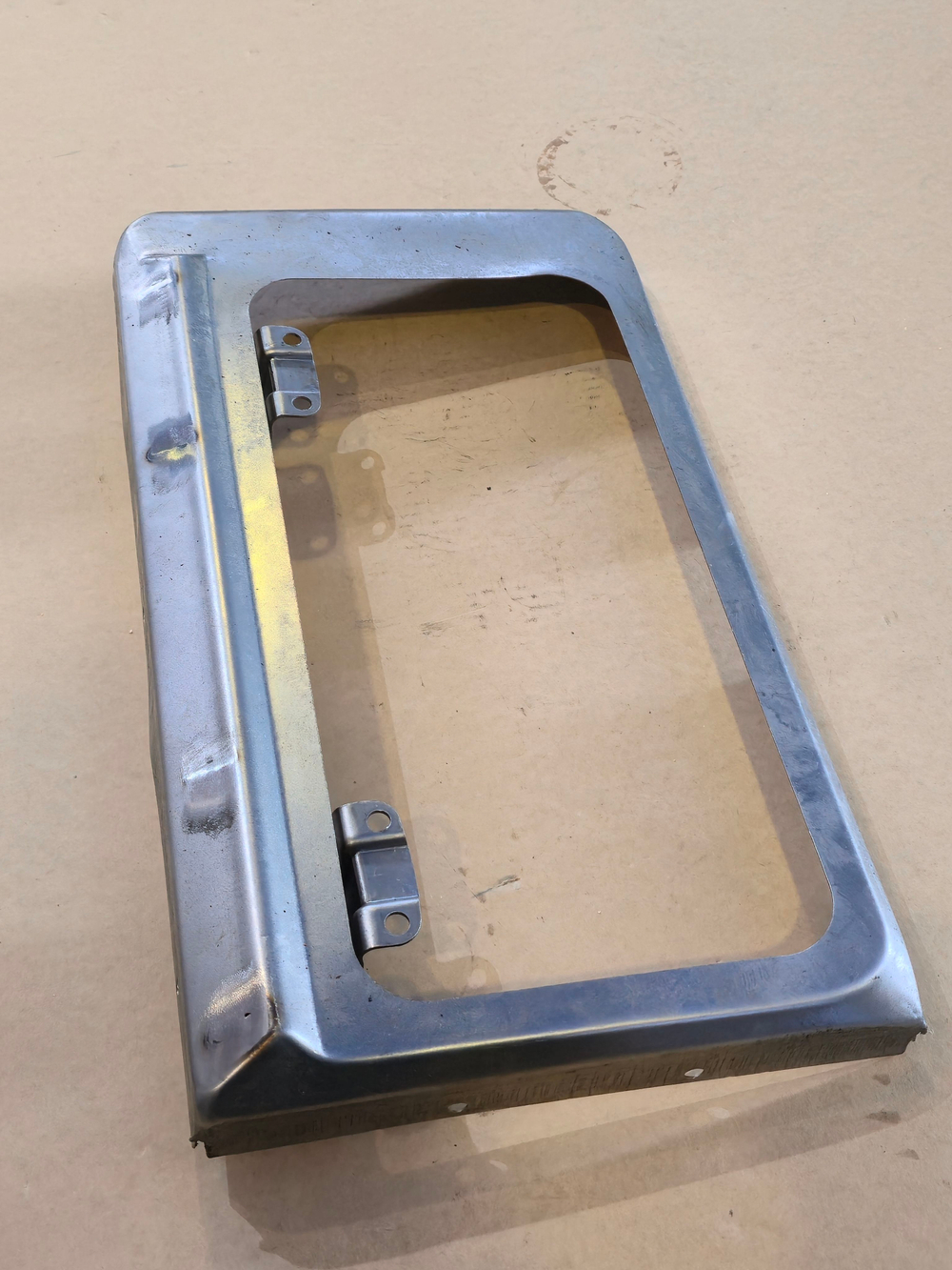 Панель передняя в сб. с петлями н/о (рамка ящика инструментального) (ОАО МАЗ)