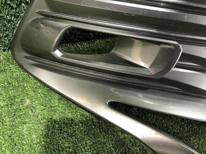 Решетка переднего бампера Toyota Camry xv70 (2017-2021)