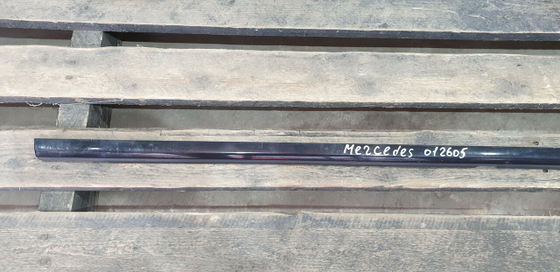Молдинг двери задней правой Mercedes E (W213) 16-нв Б/У Оригинал A2137302405