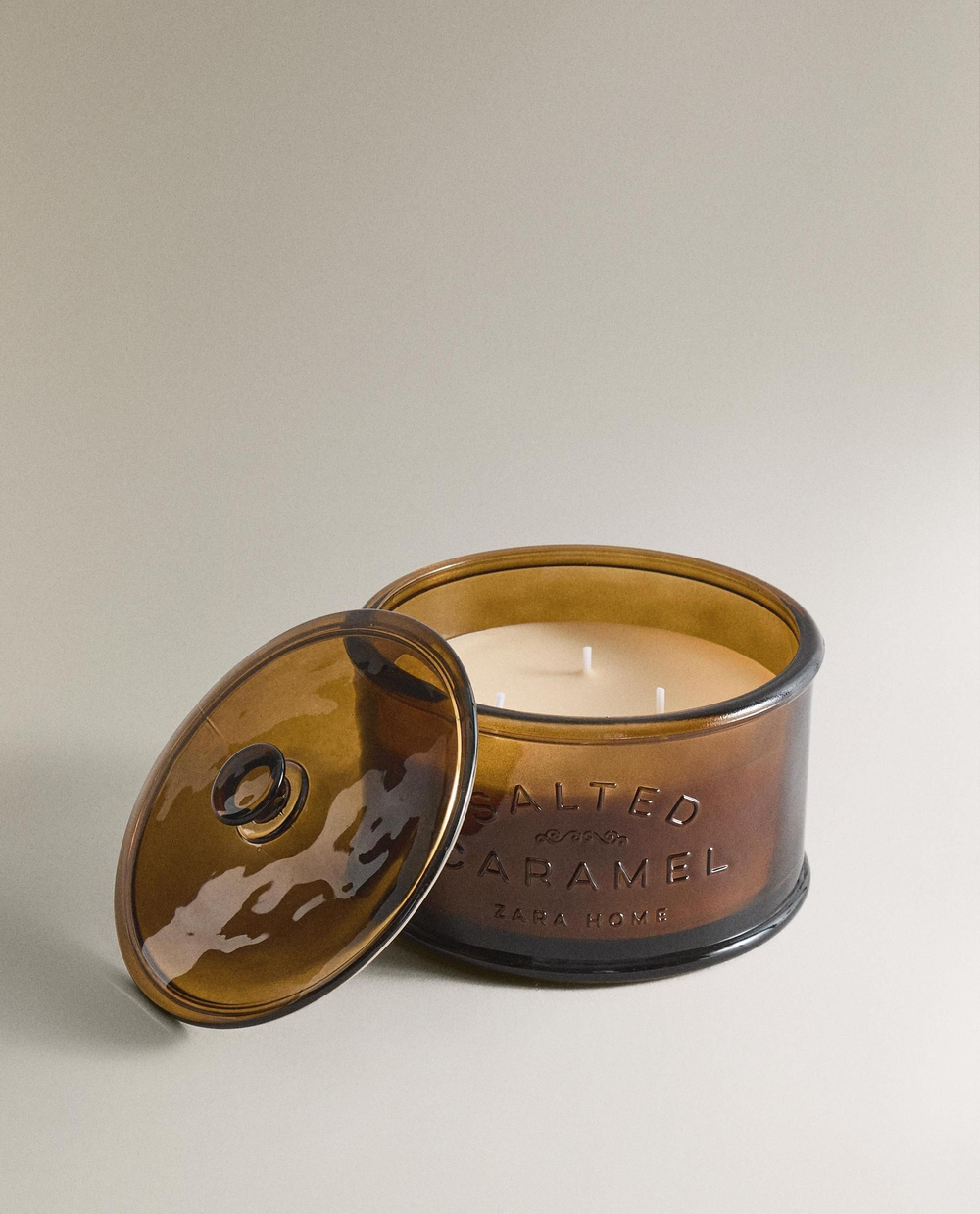 Zara Home - Соленая карамельная ароматическая свеча, 700 г