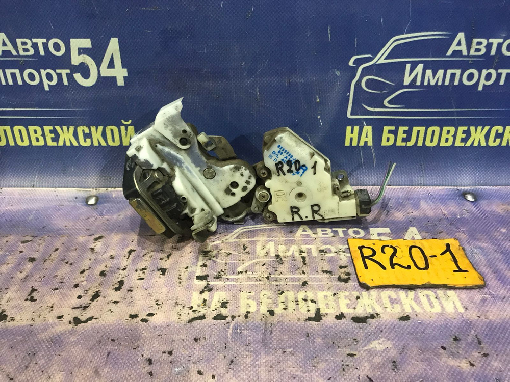 Замок двери задней правой NISSAN MISTRAL 1997