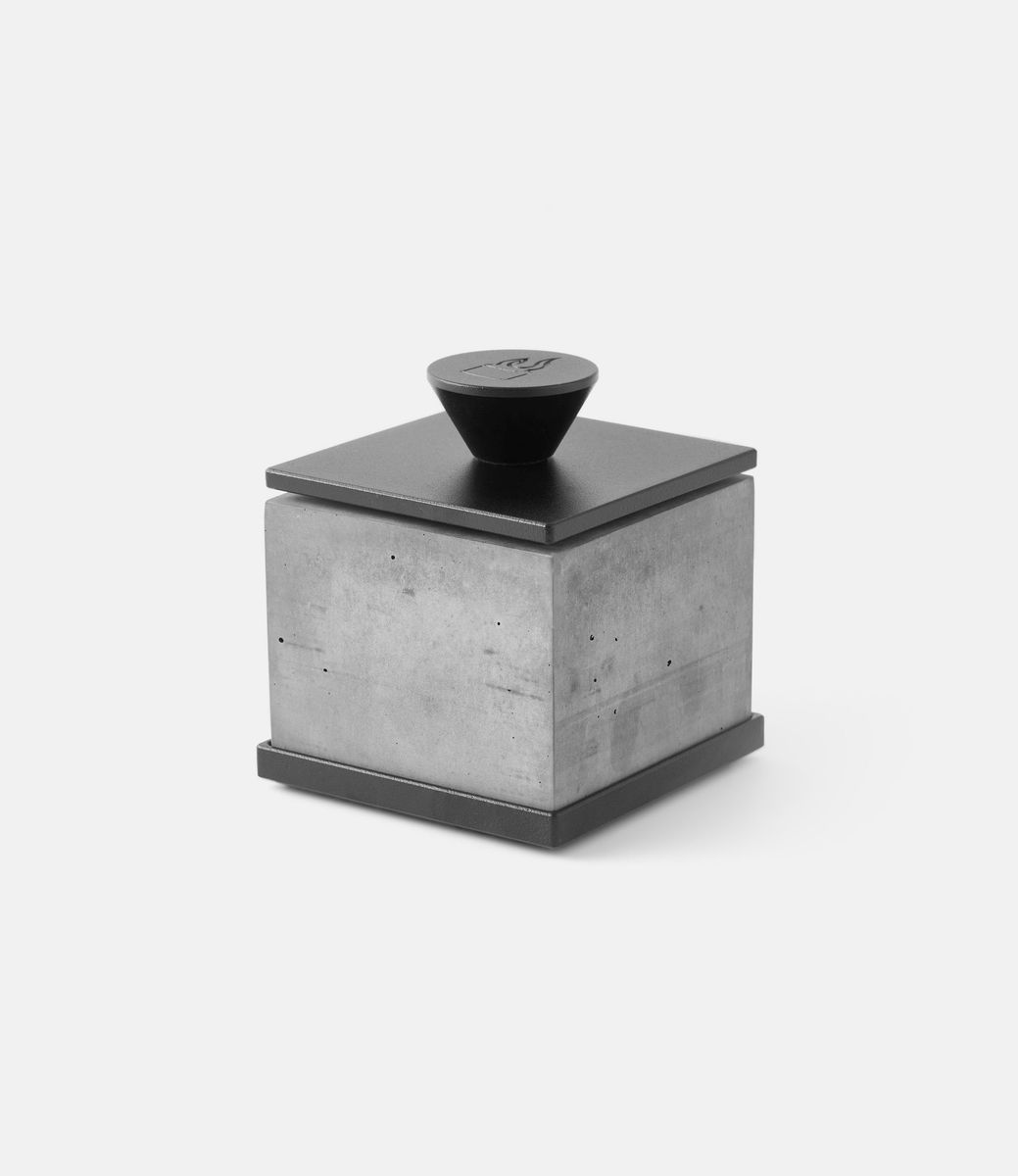 Flikrfire Personal Fireplace Square Black — портативный камин из бетона