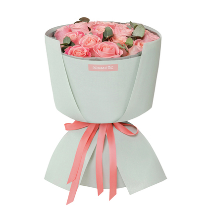 17 светло-розовых роз