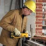 Аккумуляторная угловая шлифмашина DEWALT DCG412M2, 18 В, 125 мм, 7000 об/мин, с 2 АКБ 4 Ач и ЗУ, в кейсе