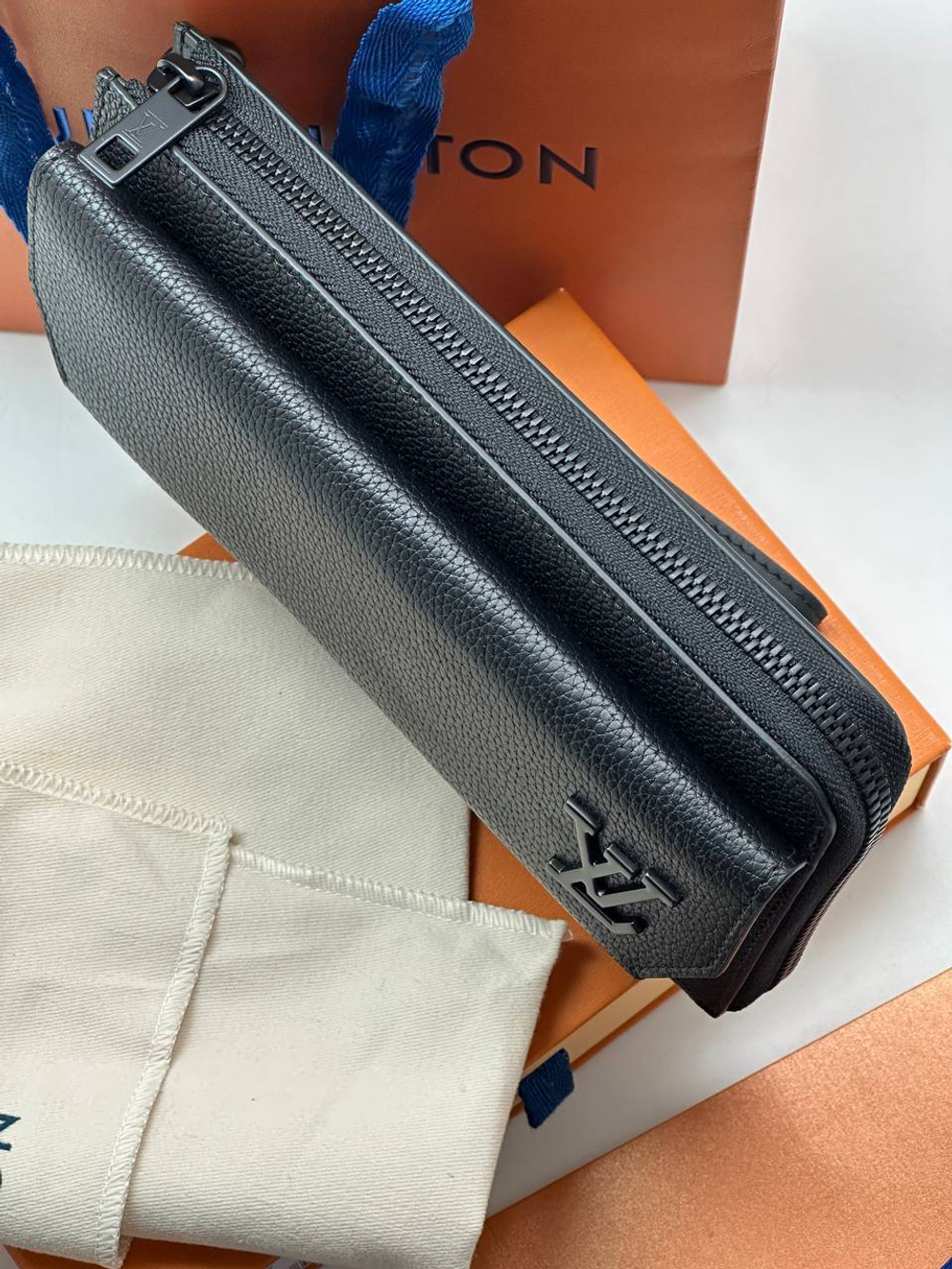 Клатч Louis Vuitton